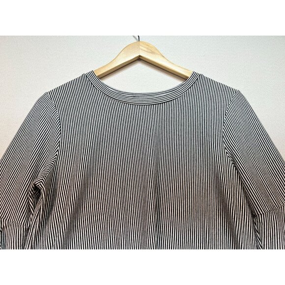 Belle & Sky Women's Twist Front Top Tiered Bell Sleeve Size M Black White Stripe - Picture 4 of 11